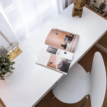 Cozy Cheerful In Center