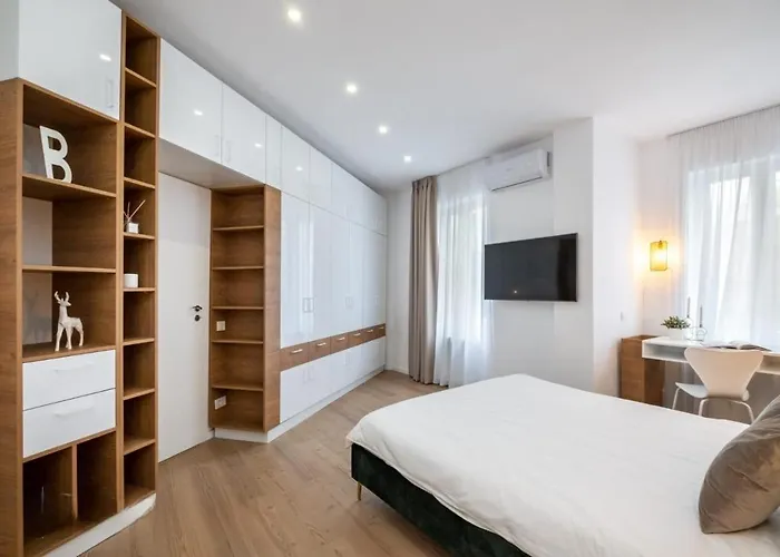 Cozy Cheerful In Center Apartment
