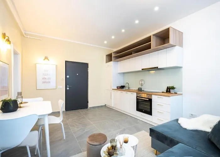 Cozy Cheerful In Center Apartment *