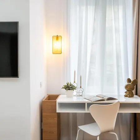 Cozy Cheerful In Center Apartment