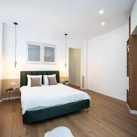 Cozy Cheerful In Center Apartment