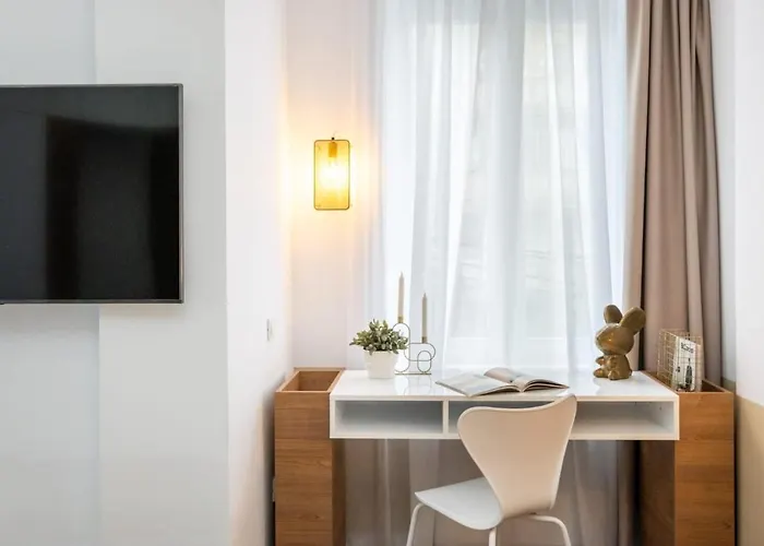 Cozy Cheerful In Center Apartment