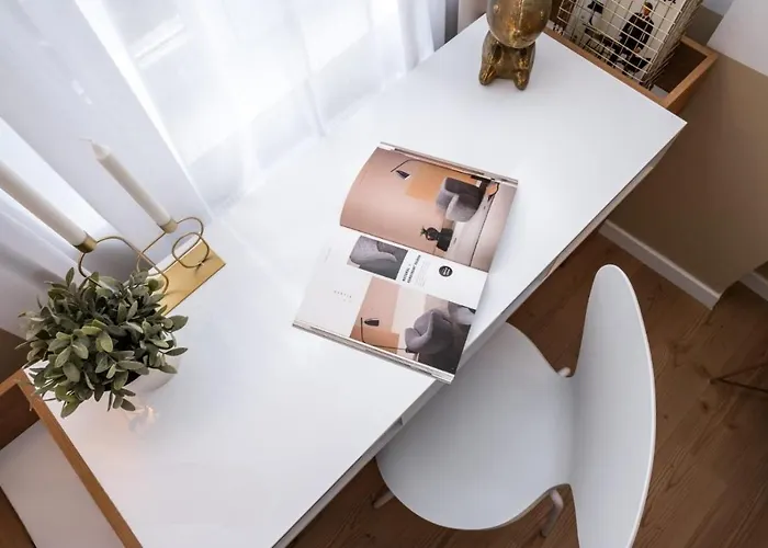 Cozy Cheerful In Center