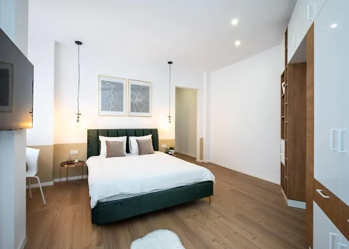 Cozy Cheerful In Center Apartment