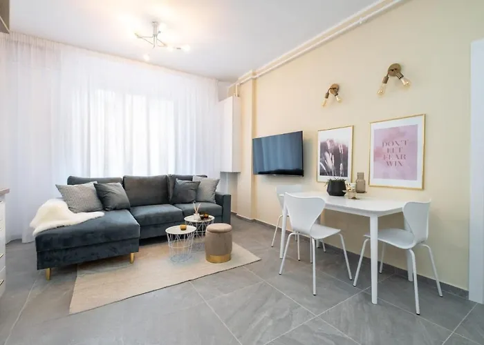 Cozy Cheerful In Center *