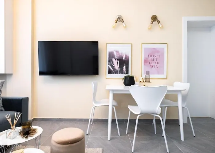 Cozy Cheerful In Center Apartment